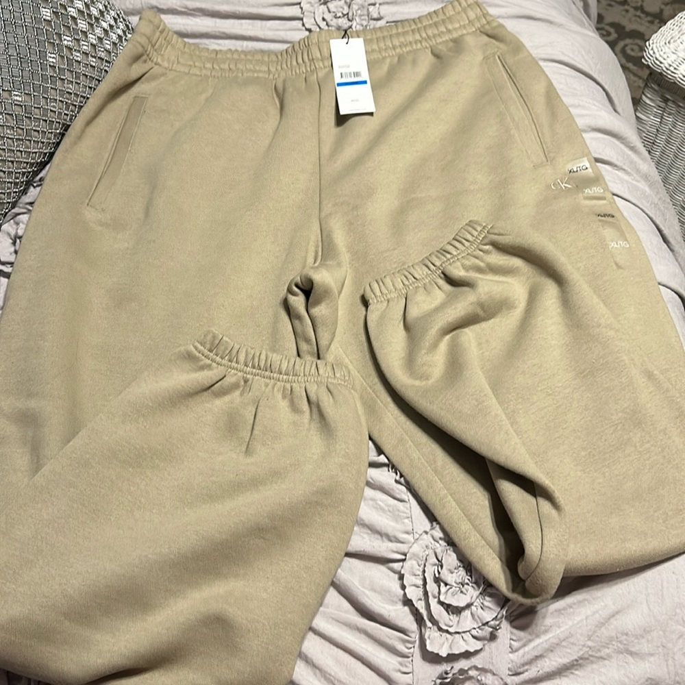 Ladies, new with tag Calvin Klein fleece joggers XL